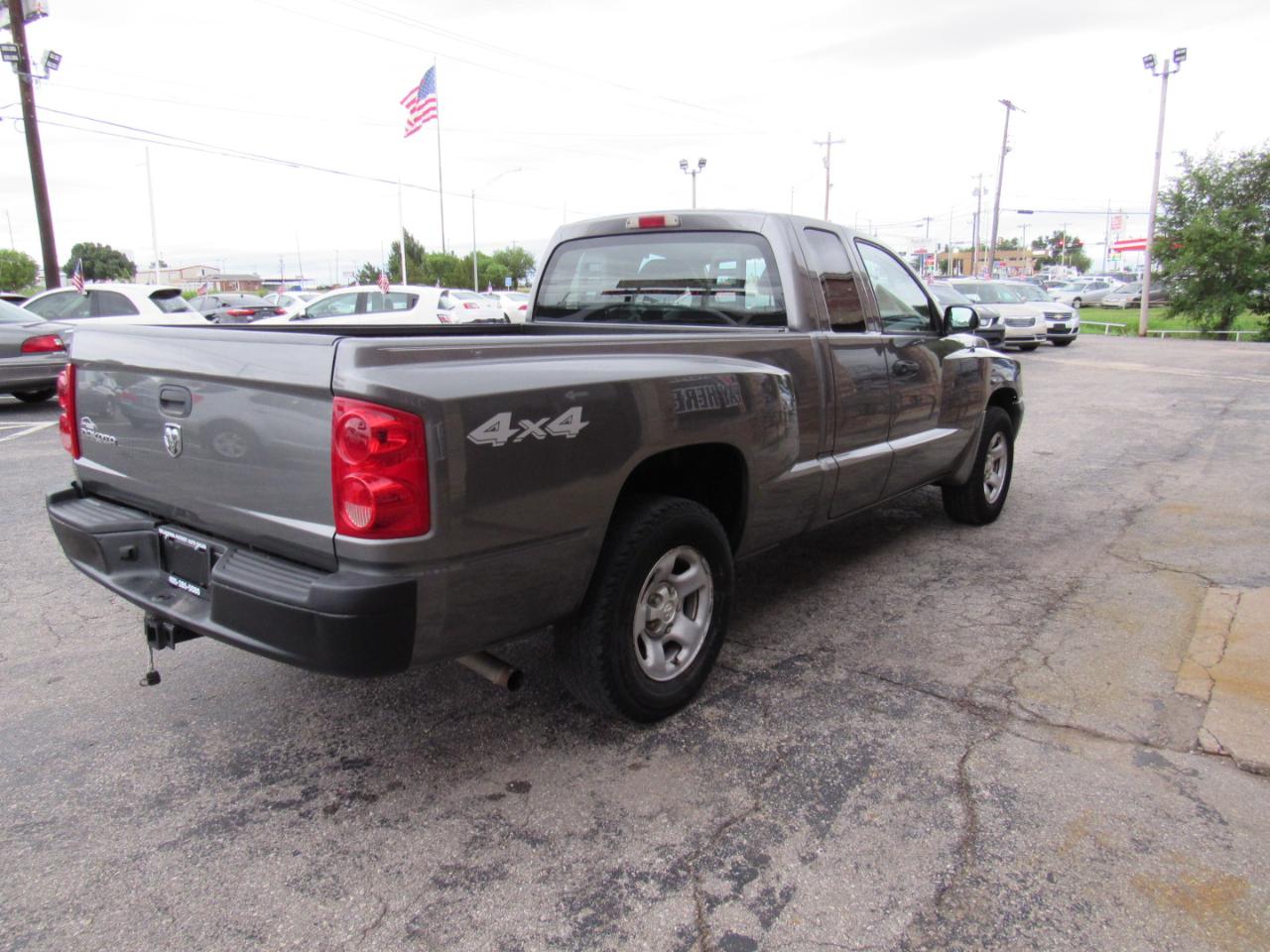 Dodge Dakota ST Club Cab 4WD 2005