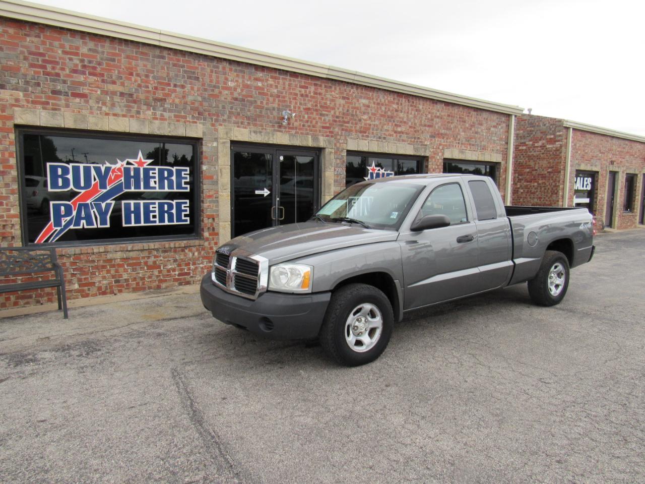 Dodge Dakota ST Club Cab 4WD 2005