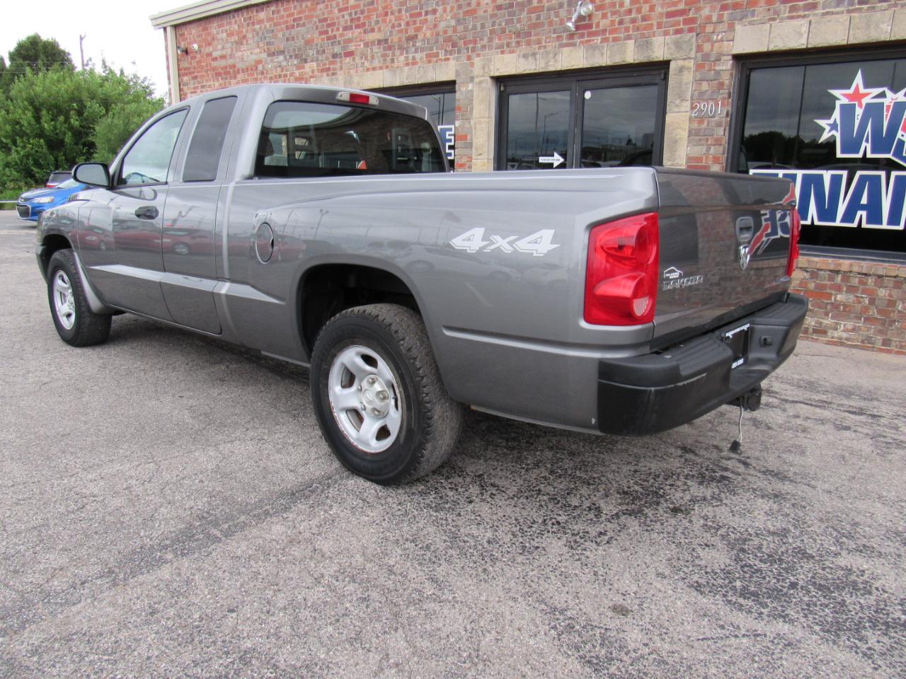 Dodge Dakota ST Club Cab 4WD 2005