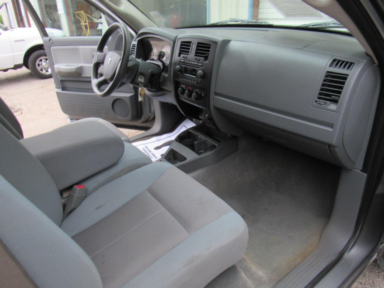 Dodge Dakota ST Club Cab 4WD 2005