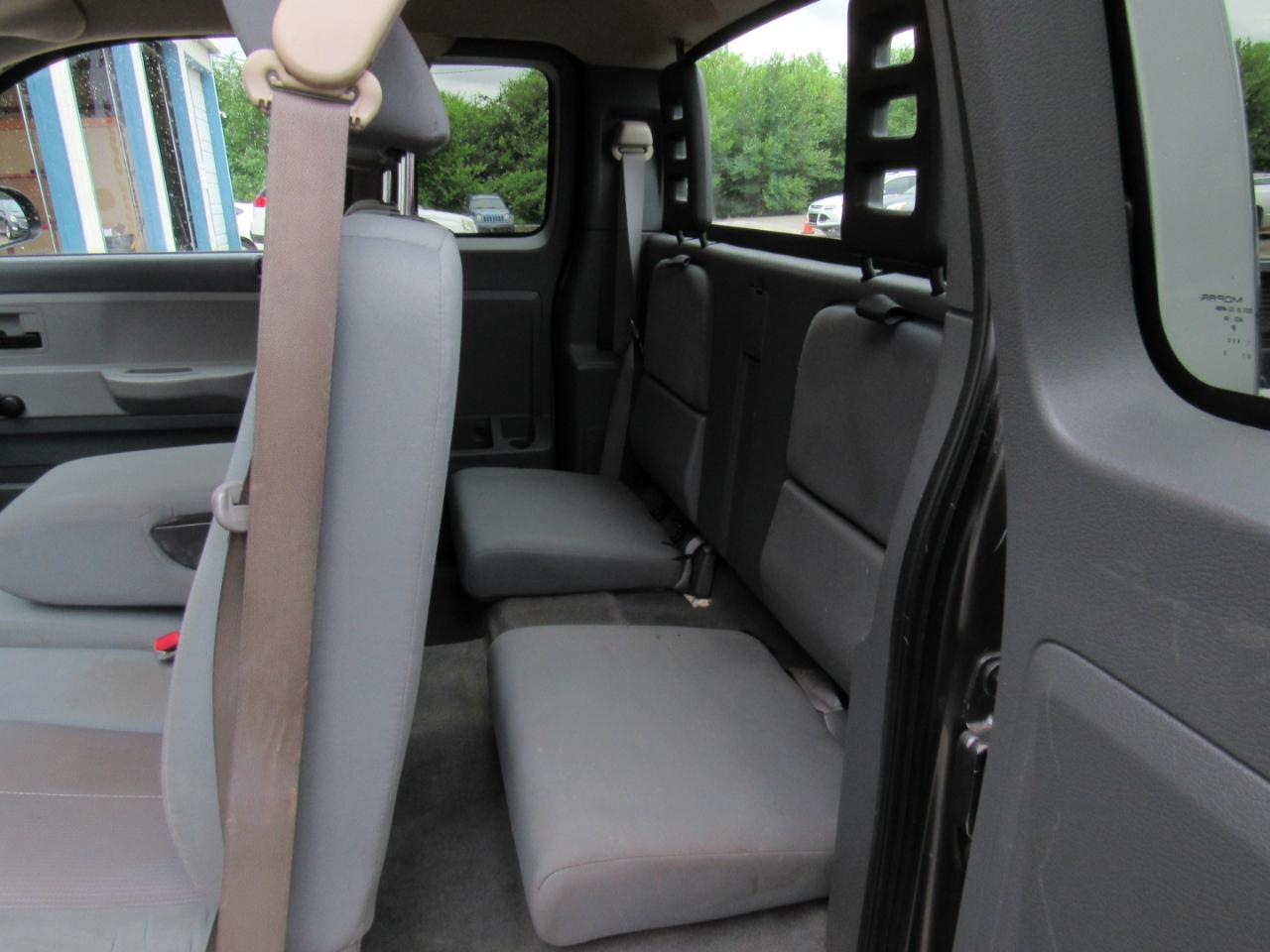 Dodge Dakota ST Club Cab 4WD 2005