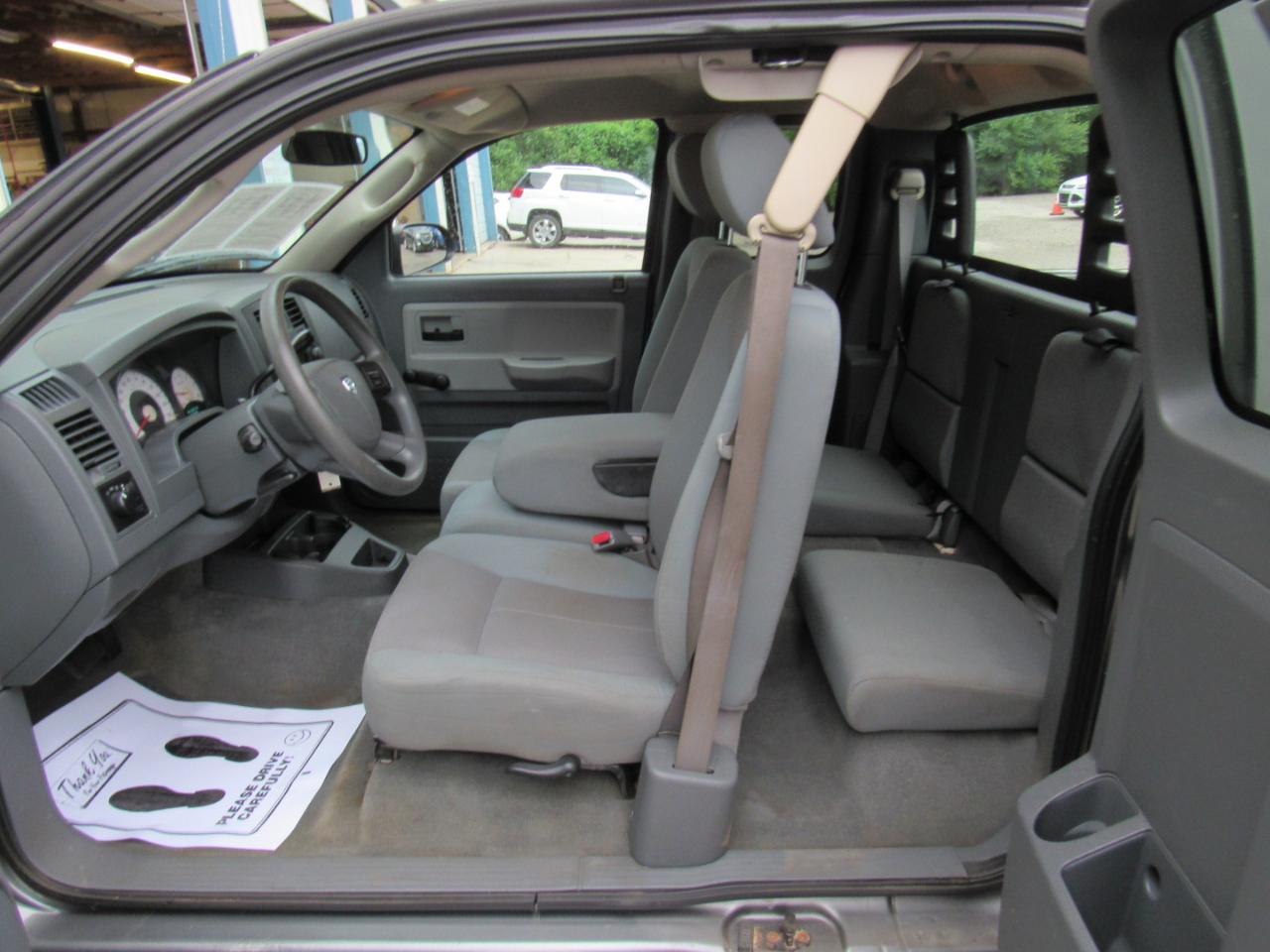 Dodge Dakota ST Club Cab 4WD 2005