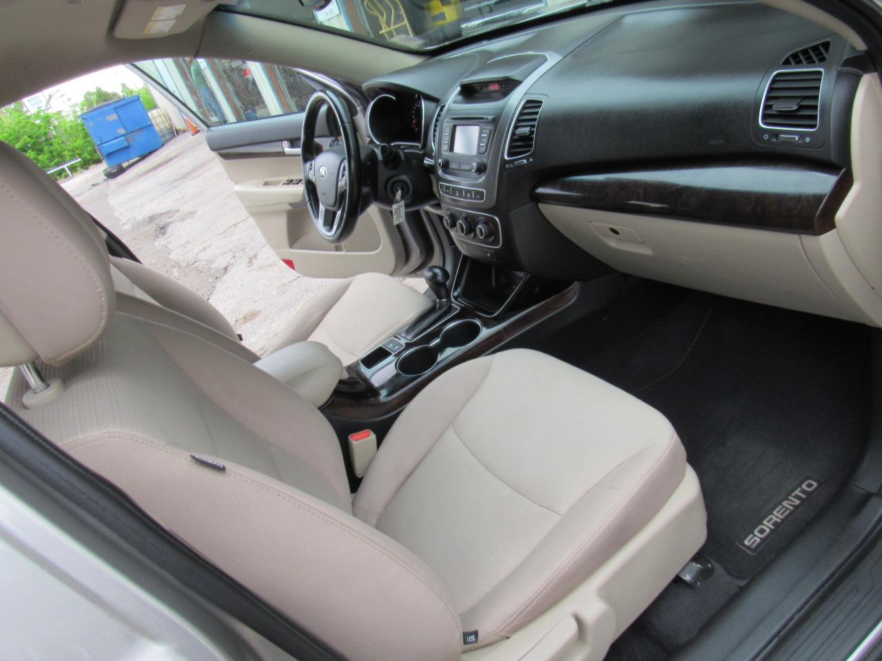 Kia Sorento LX 2WD 2015