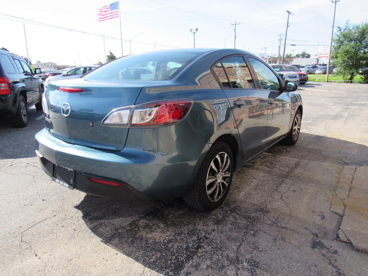Mazda MAZDA3 i Sport 4-Door 2010