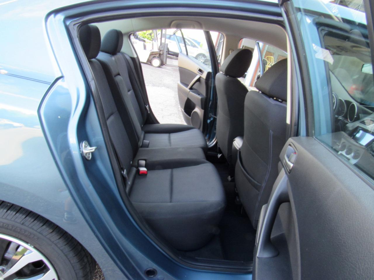 Mazda MAZDA3 i Sport 4-Door 2010