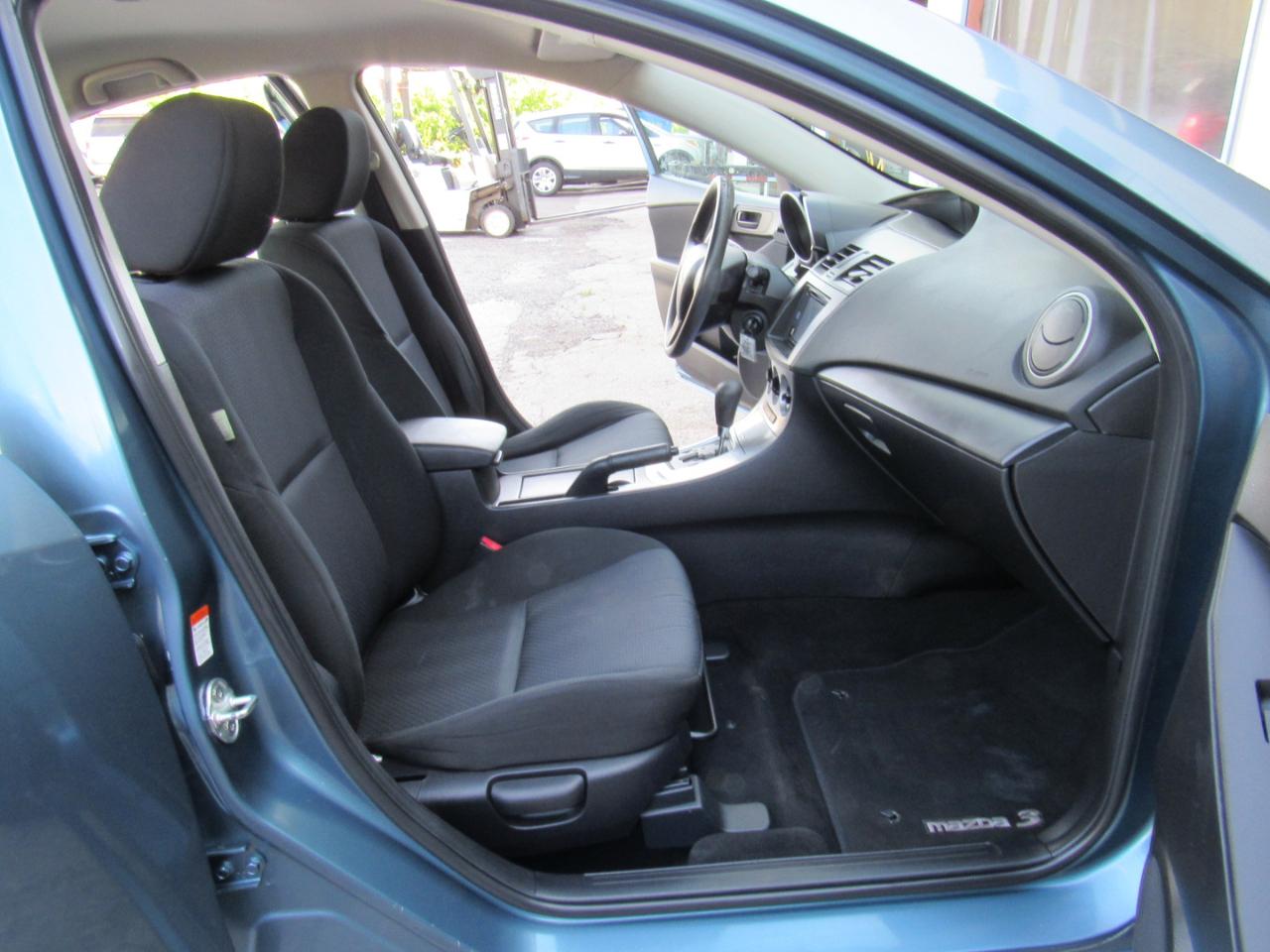 Mazda MAZDA3 i Sport 4-Door 2010