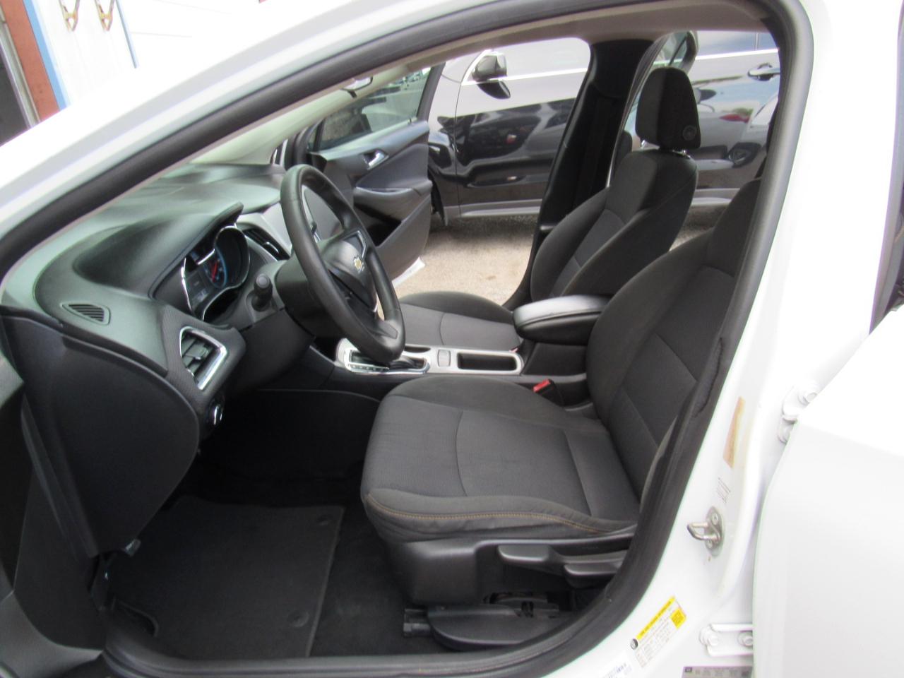 Chevrolet Cruze LS Auto 2017