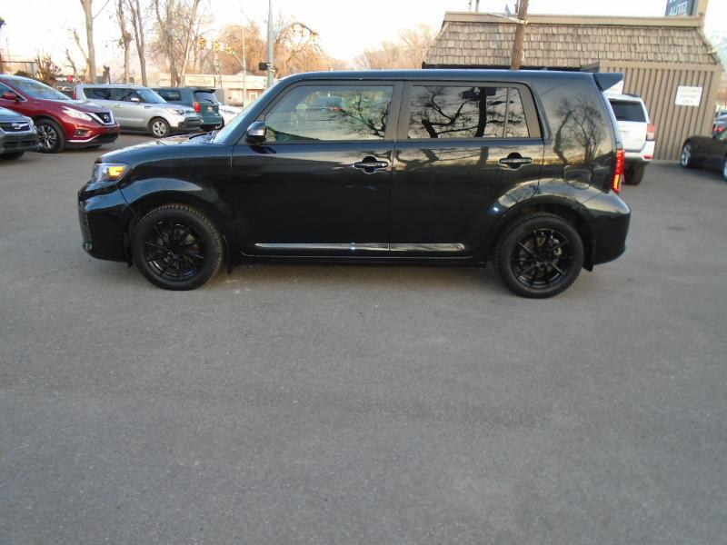 Scion xB 5-Door Wagon 5-Spd MT 2014