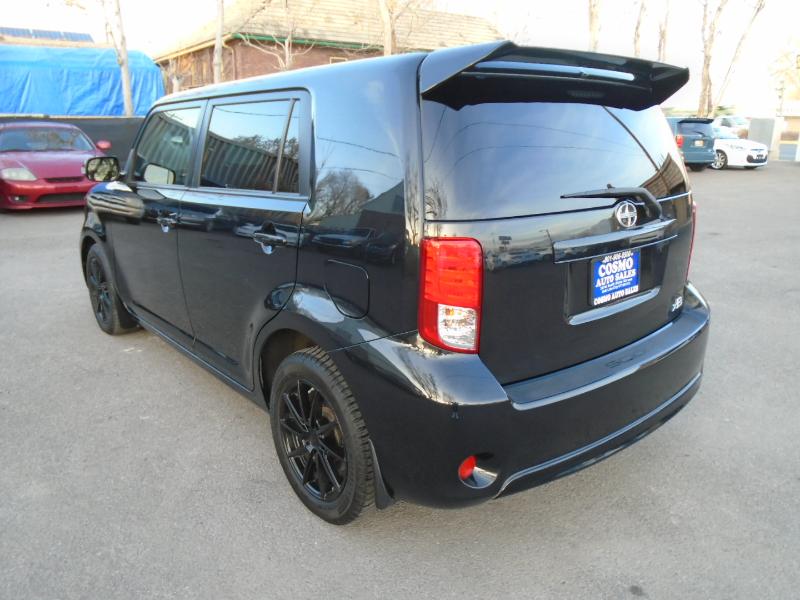 Scion xB 5-Door Wagon 5-Spd MT 2014