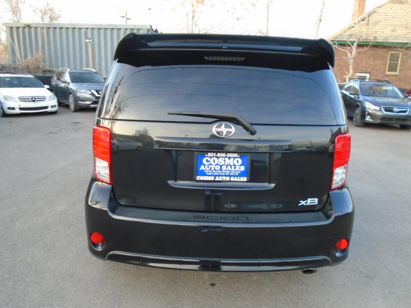 Scion xB 5-Door Wagon 5-Spd MT 2014