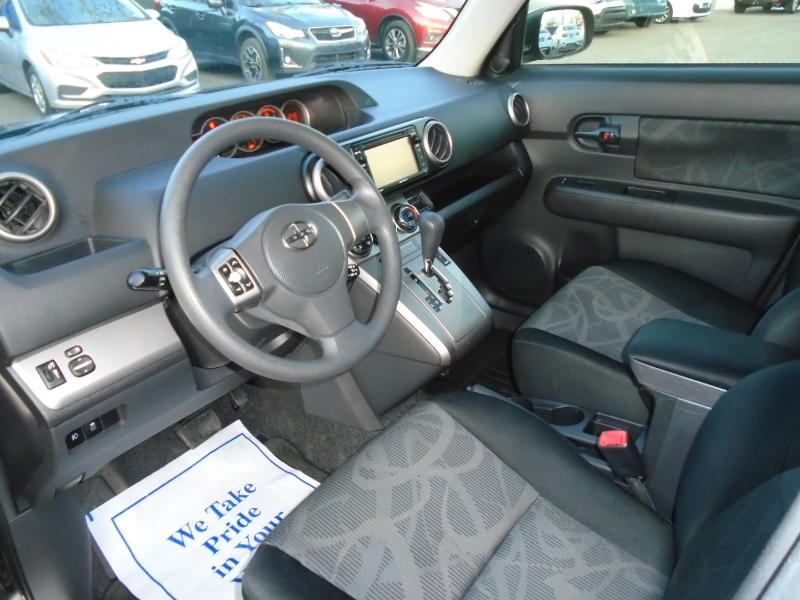 Scion xB 5-Door Wagon 5-Spd MT 2014