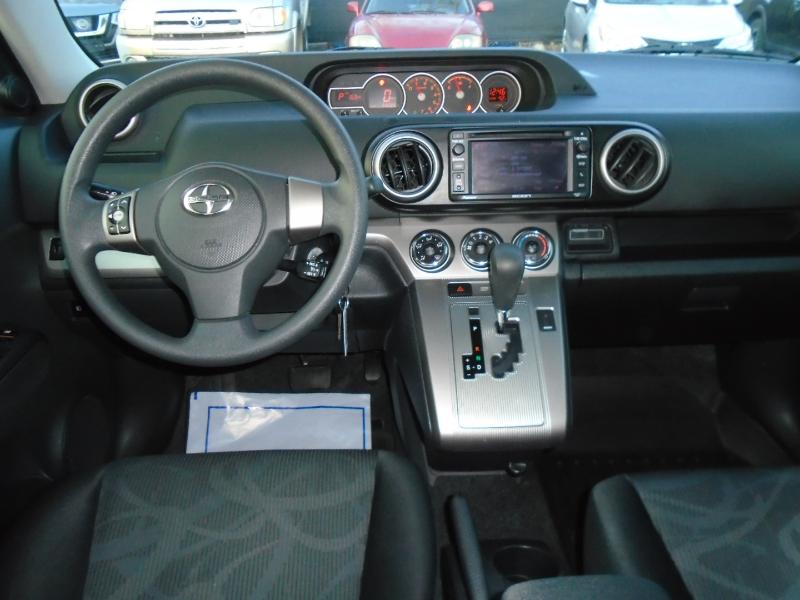 Scion xB 5-Door Wagon 5-Spd MT 2014