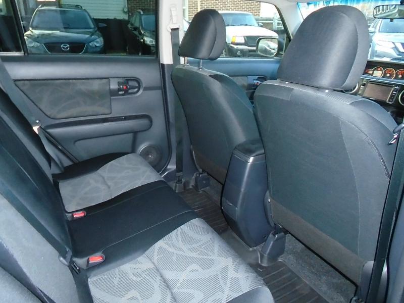 Scion xB 5-Door Wagon 5-Spd MT 2014