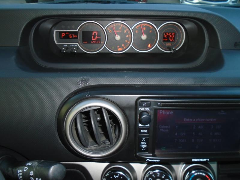 Scion xB 5-Door Wagon 5-Spd MT 2014