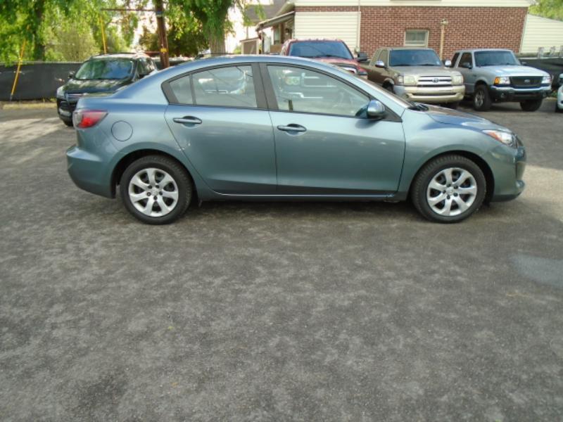Mazda MAZDA3 i Sport 4-Door 2013