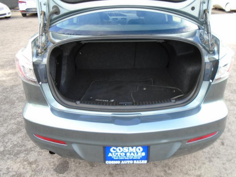 Mazda MAZDA3 i Sport 4-Door 2013