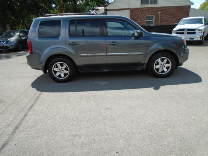 Honda Pilot Touring 4WD 5-Spd AT with DVD 2011