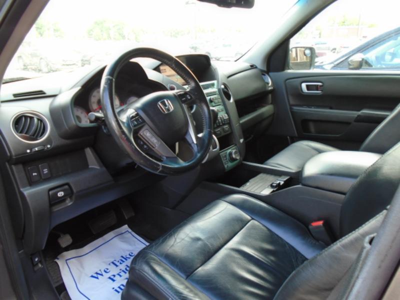 Honda Pilot Touring 4WD 5-Spd AT with DVD 2011