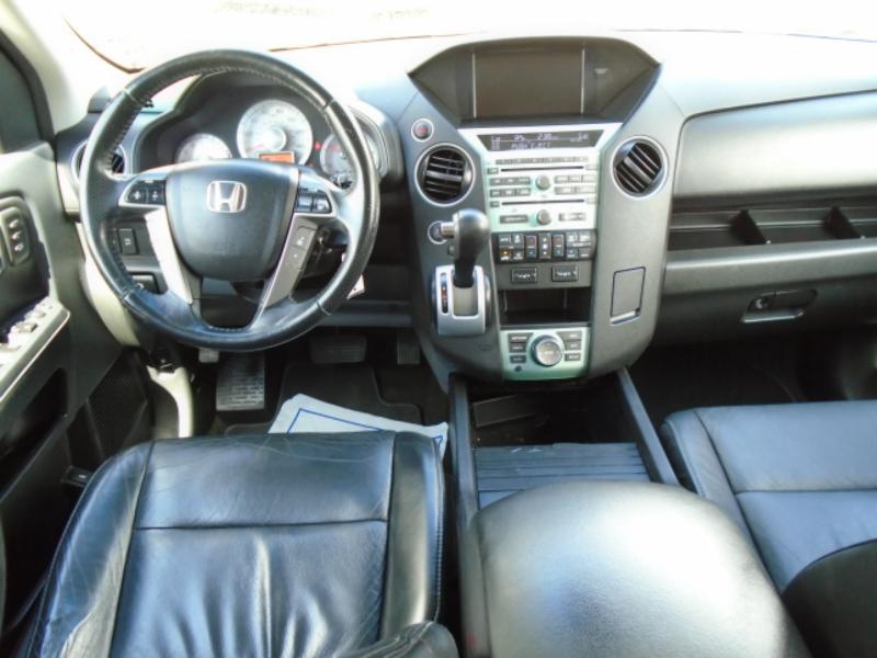 Honda Pilot Touring 4WD 5-Spd AT with DVD 2011