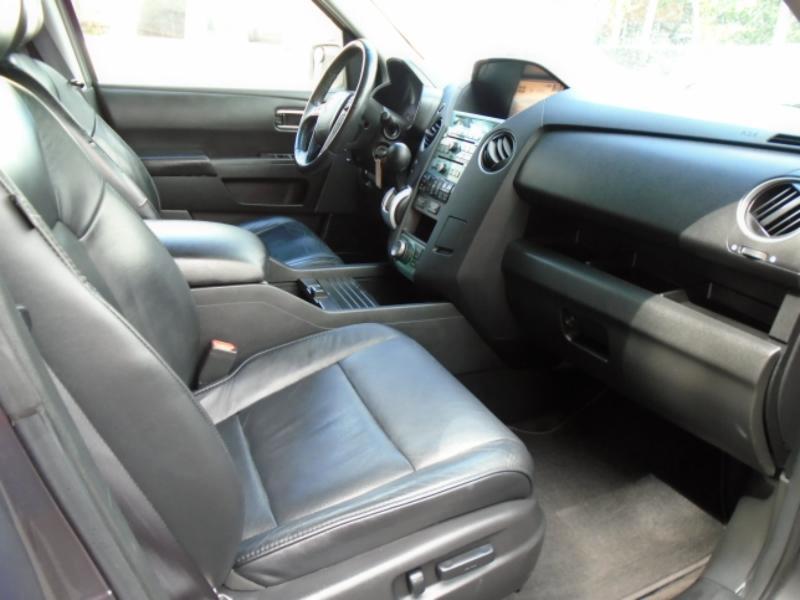 Honda Pilot Touring 4WD 5-Spd AT with DVD 2011