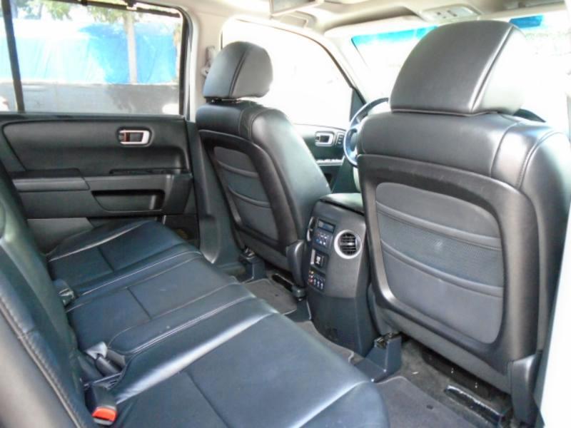 Honda Pilot Touring 4WD 5-Spd AT with DVD 2011