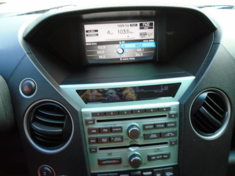 Honda Pilot Touring 4WD 5-Spd AT with DVD 2011