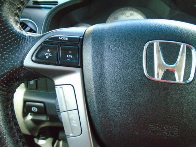 Honda Pilot Touring 4WD 5-Spd AT with DVD 2011