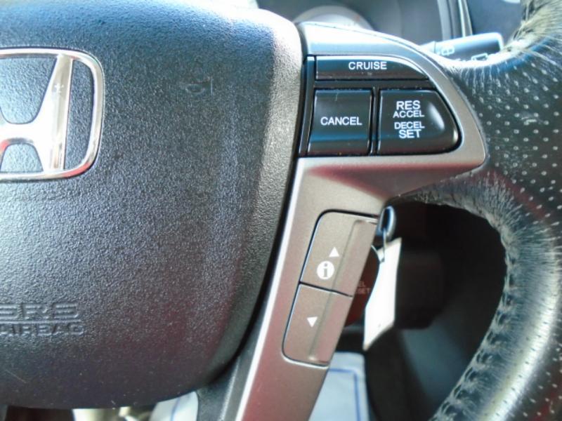 Honda Pilot Touring 4WD 5-Spd AT with DVD 2011