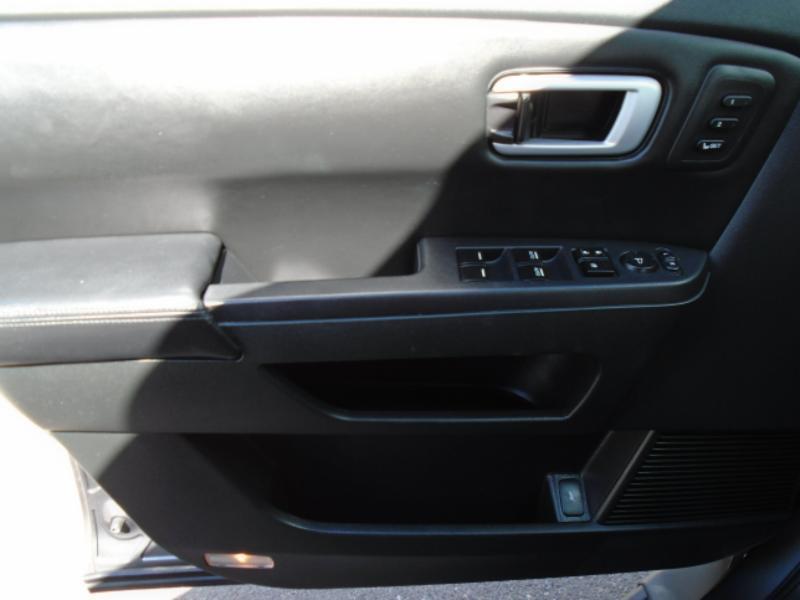 Honda Pilot Touring 4WD 5-Spd AT with DVD 2011