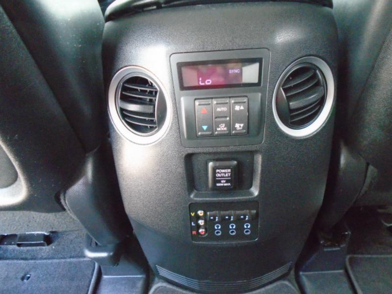 Honda Pilot Touring 4WD 5-Spd AT with DVD 2011