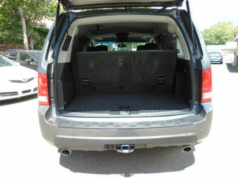 Honda Pilot Touring 4WD 5-Spd AT with DVD 2011