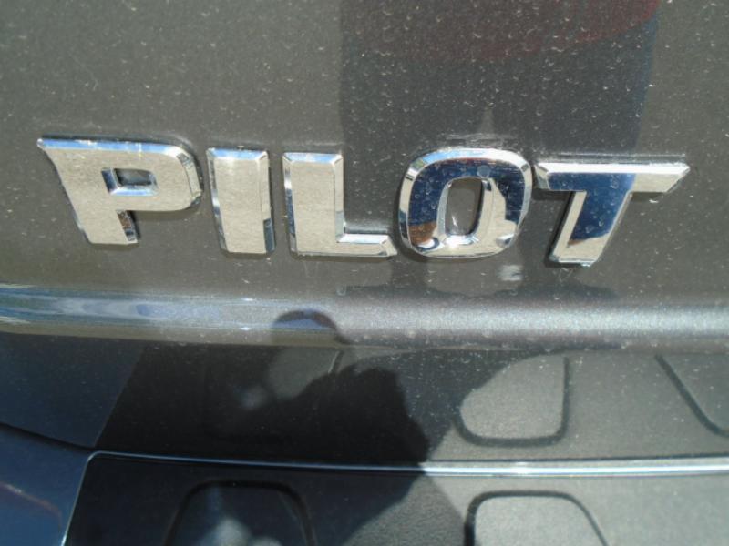 Honda Pilot Touring 4WD 5-Spd AT with DVD 2011