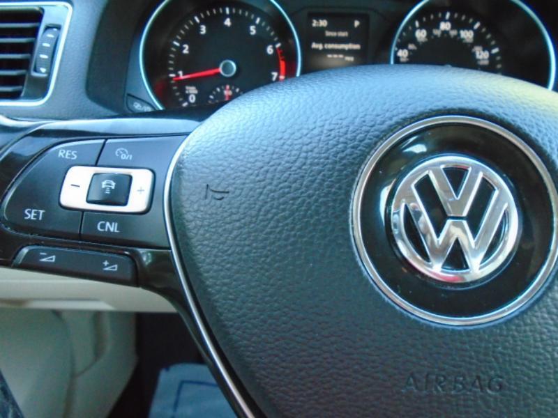 Volkswagen Passat SE 2018