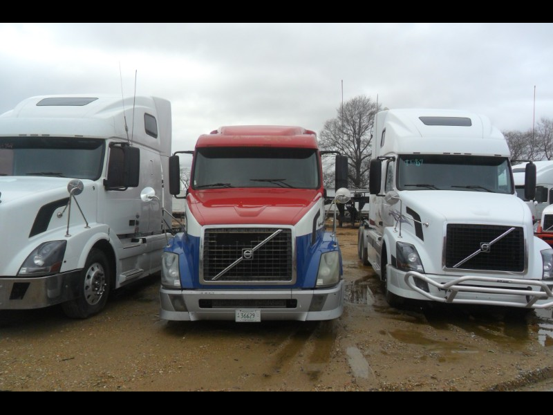 Buy Here Pay Here 2004 Volvo VNL for Sale in Indianola MS 38751