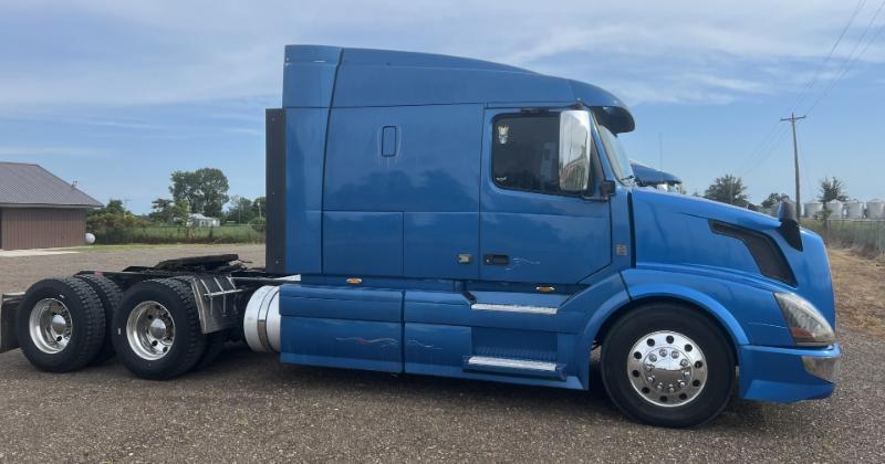 Volvo VNL  2014