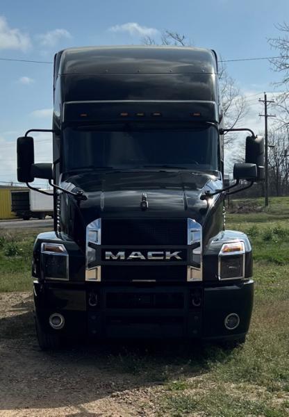 Mack Anthem  2019