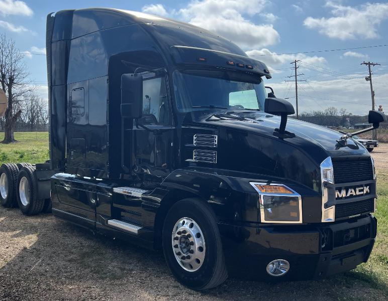 Mack Anthem  2019