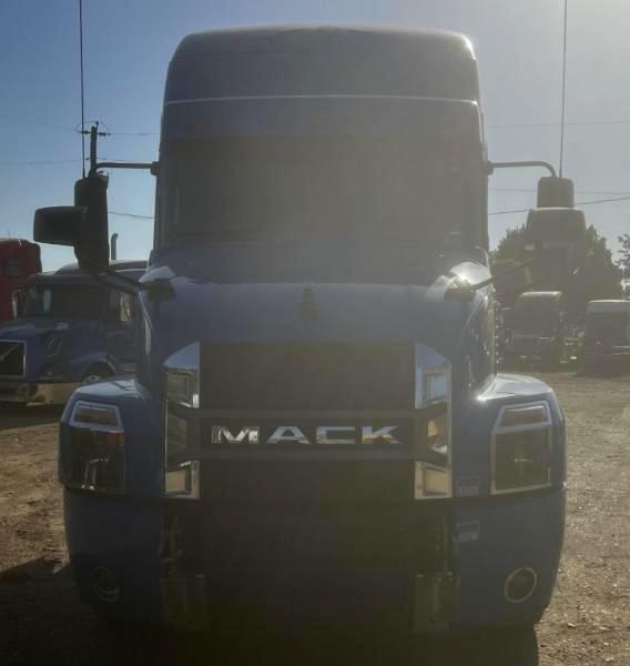 Mack Anthem  2020