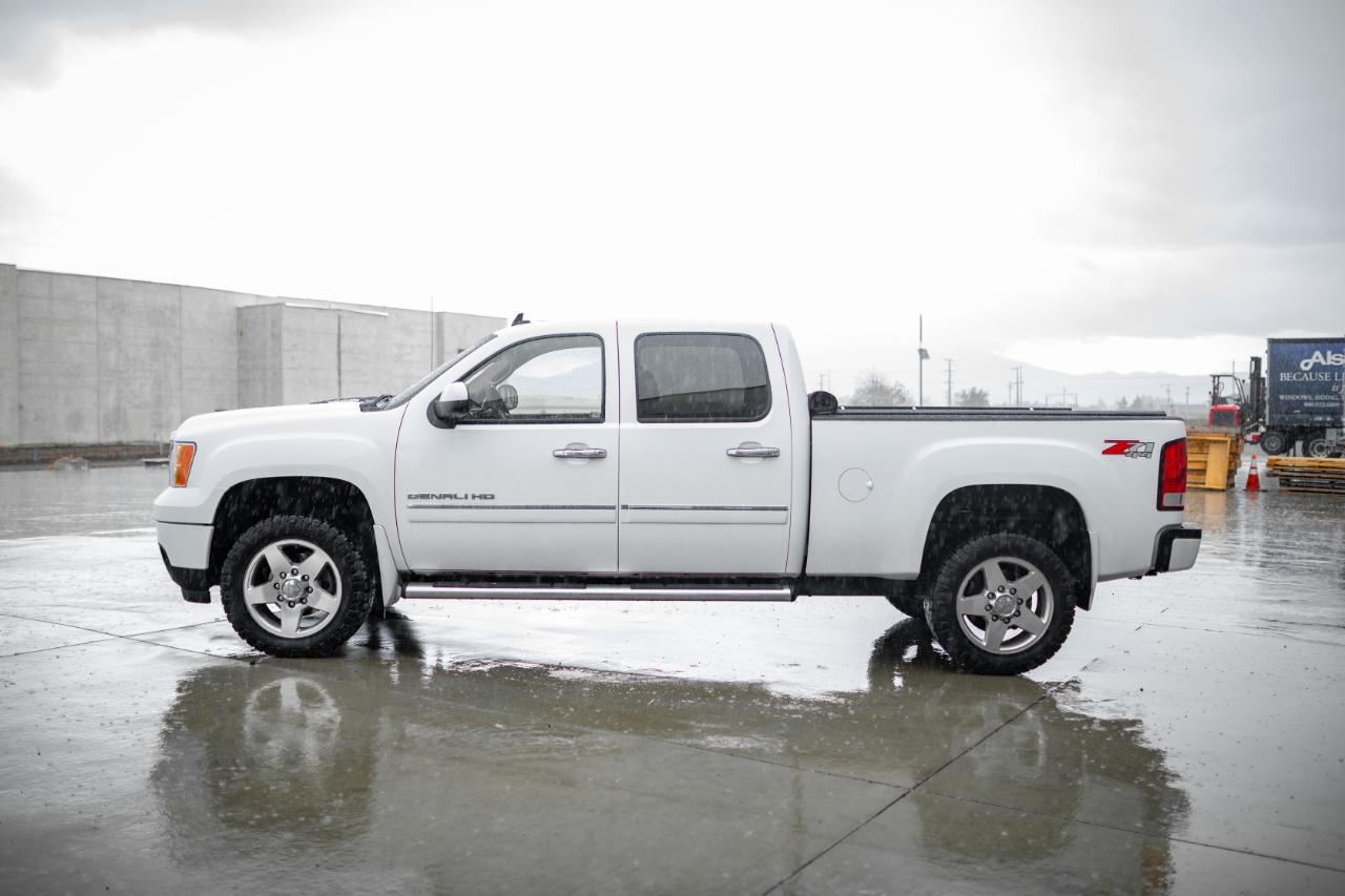 GMC Sierra 2500HD Denali Crew Cab 4WD 2011