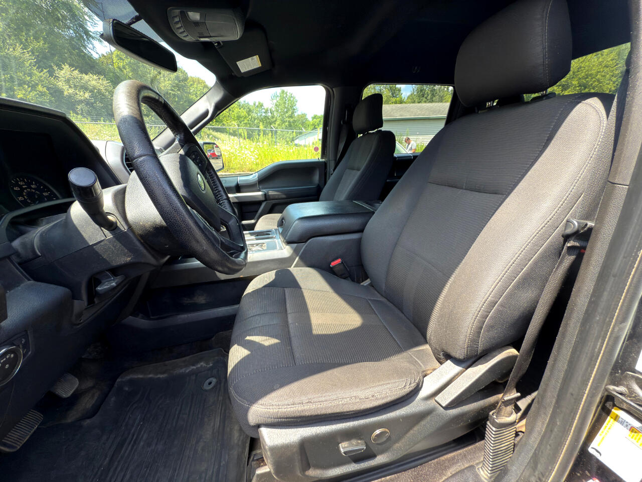 2016 Ford F-150 photo 2