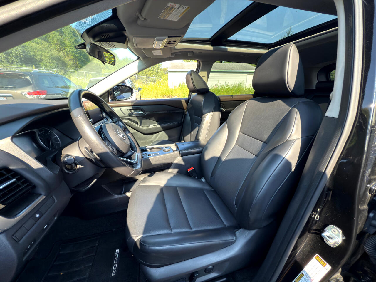 2022 Nissan Rogue SV photo 2