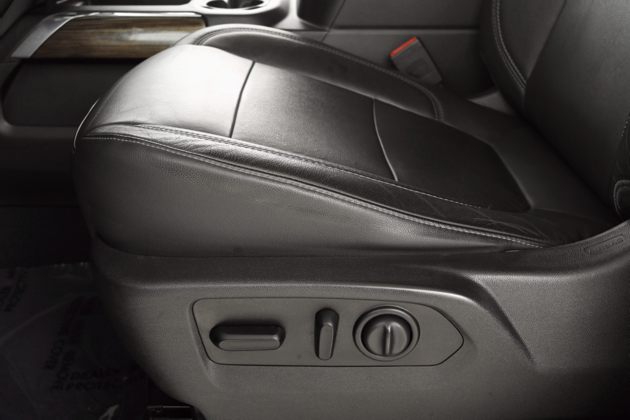 2020 Chevrolet Silverado 1500 RST photo 24