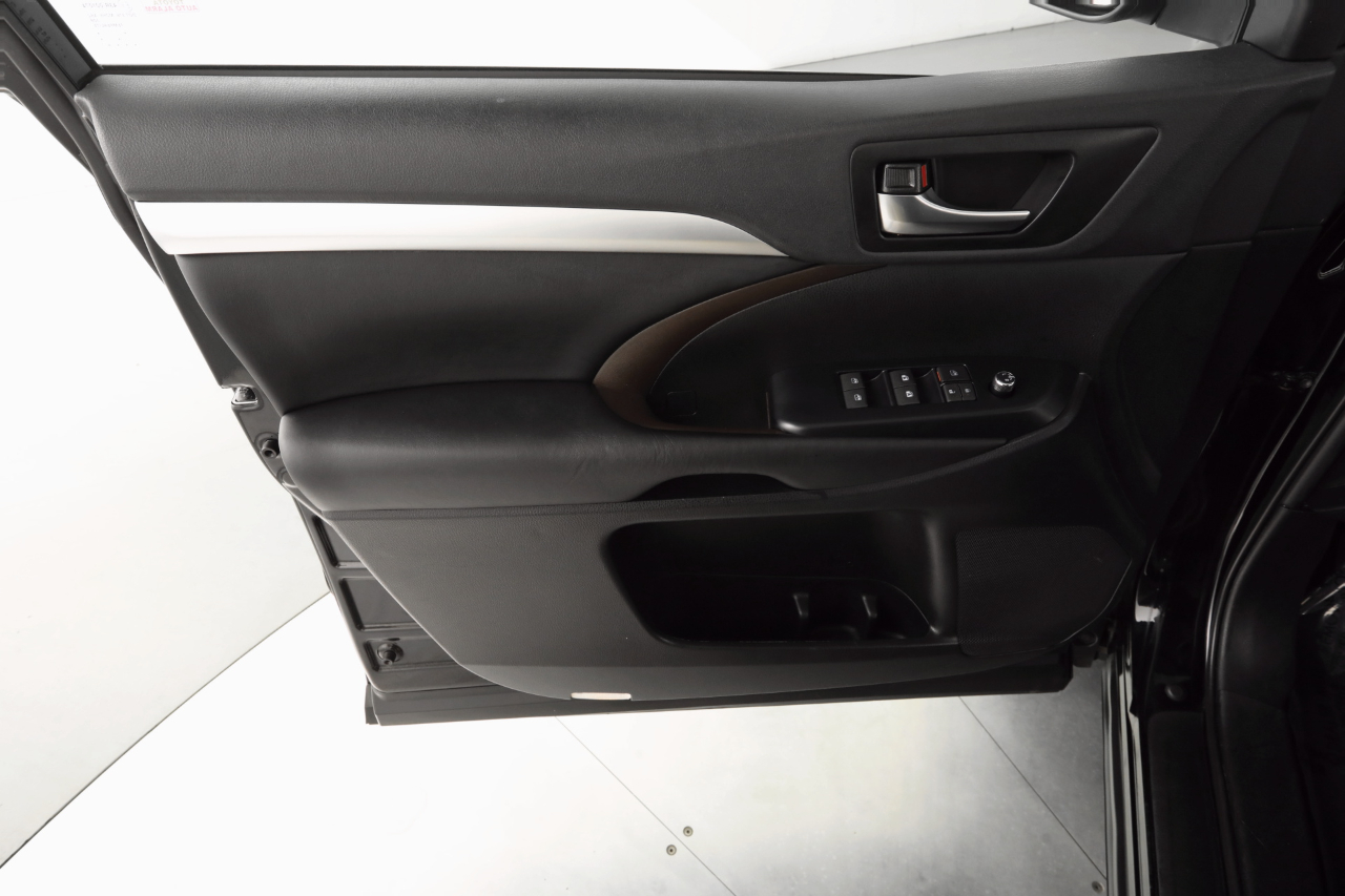 2019 Toyota Highlander XLE photo 23