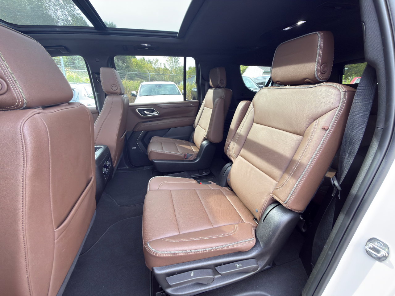 2024 Chevrolet Suburban High Country photo 3