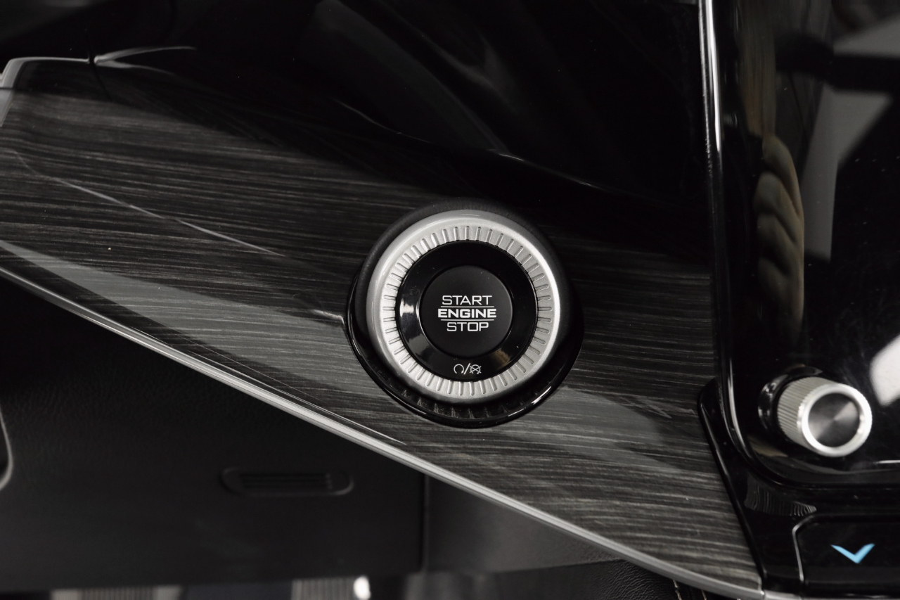 Jeep Wagoneer Series III 4WD 2022