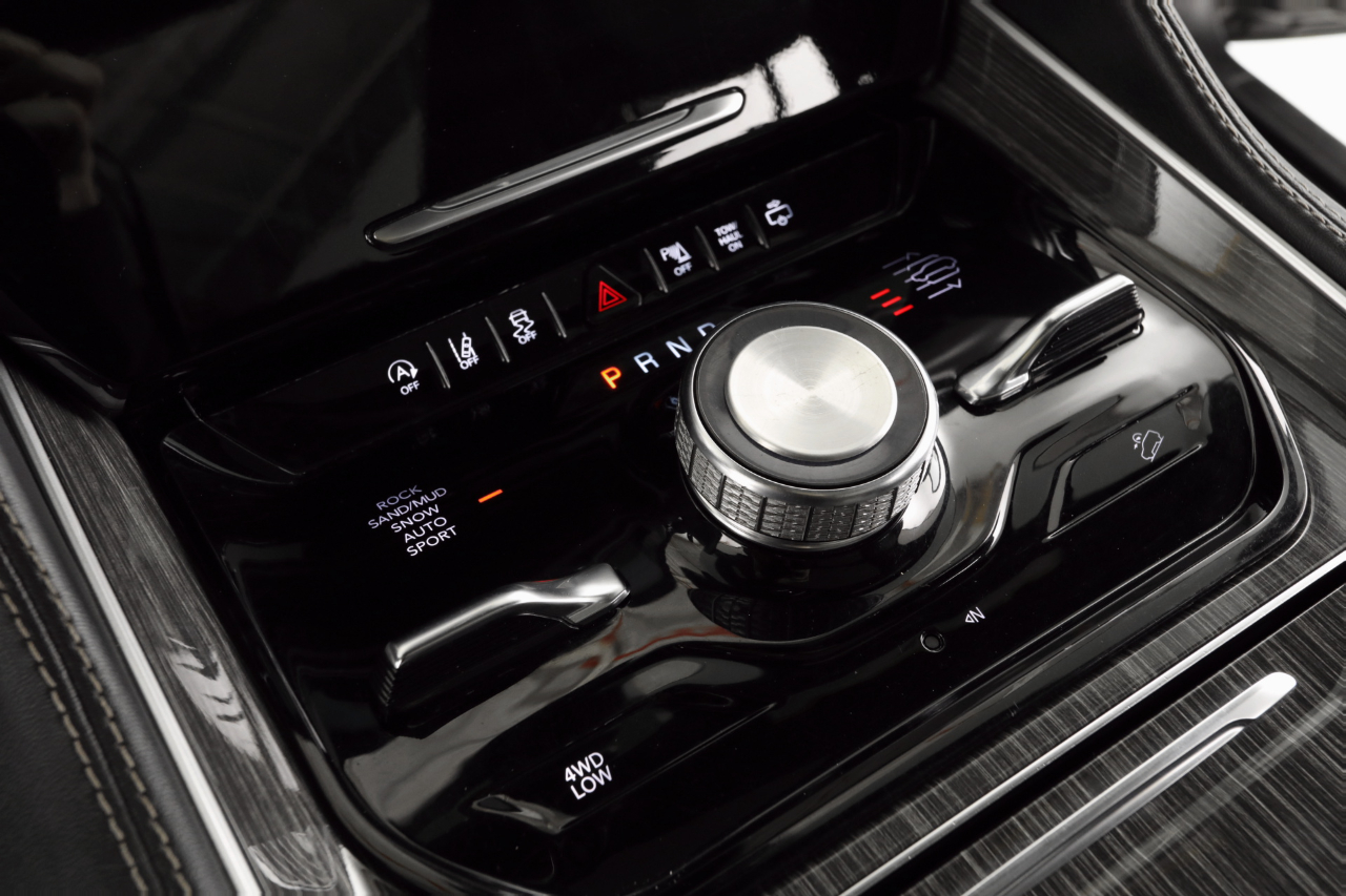 Jeep Wagoneer Series III 4WD 2022