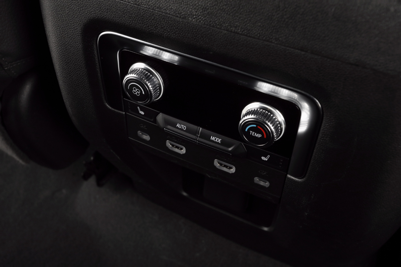 GMC Yukon Denali 4WD 2024