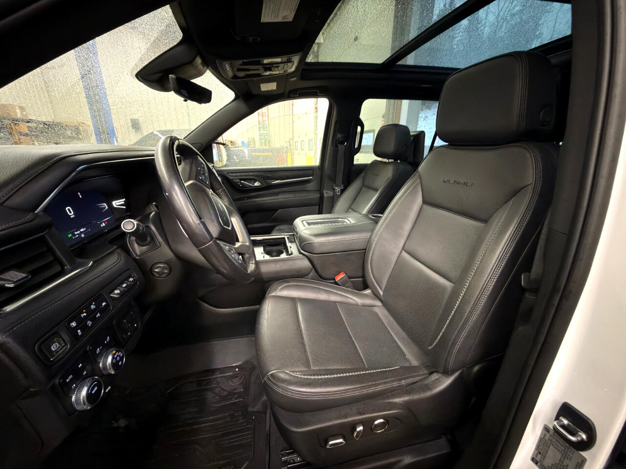 GMC Yukon XL Denali 4WD 2023