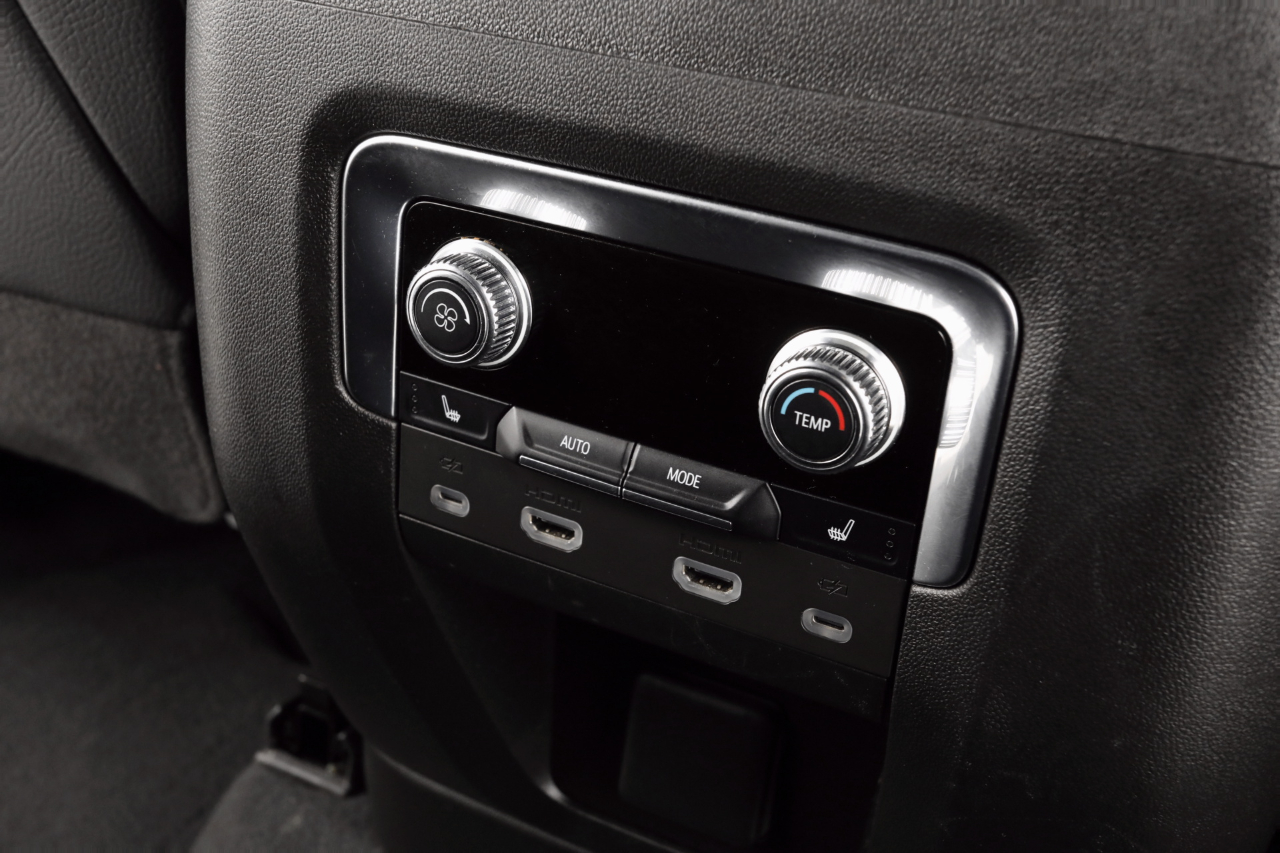 GMC Yukon XL Denali 4WD 2023