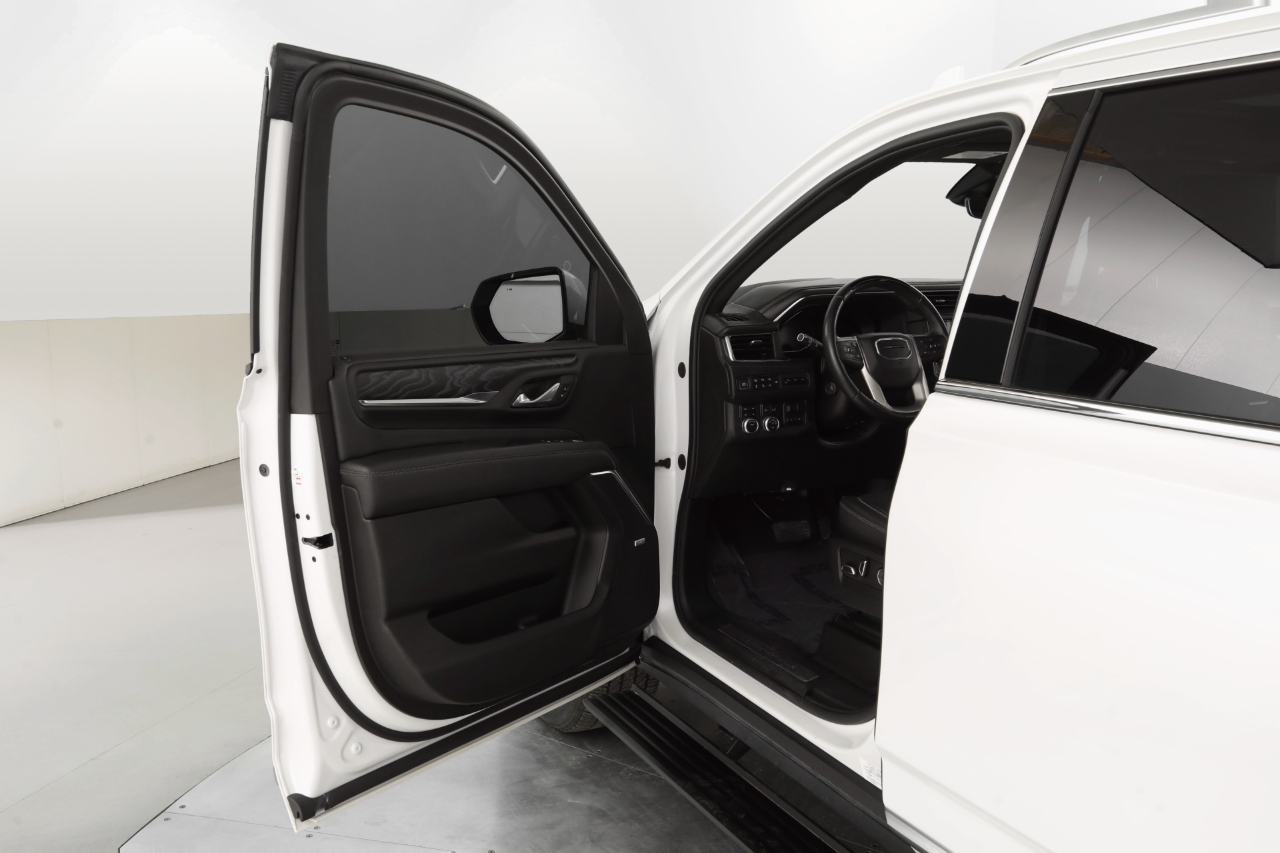 GMC Yukon XL Denali 4WD 2023